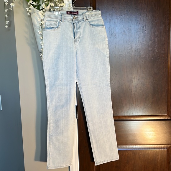 Gloria Vanderbilt Size 6 Straight Leg Jeans Like New - Picture 6 of 6